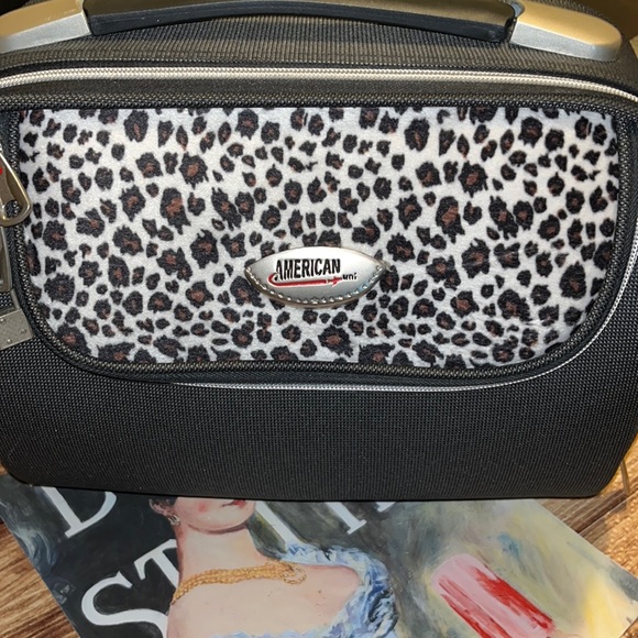 βοΈ π βοΈβ’ ππ American Uni x Travel vibes πππ - Picture 2 of 13